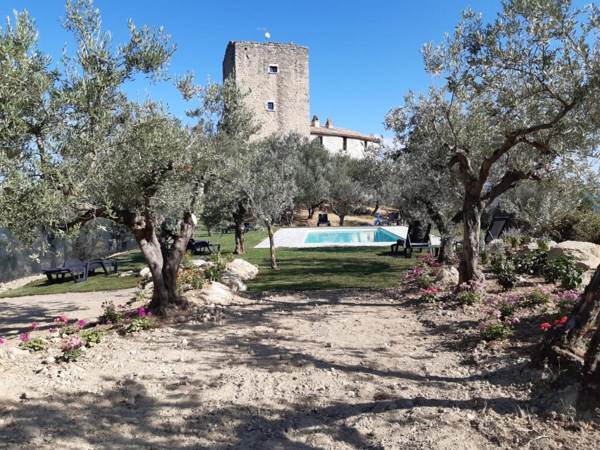 Castello Di Cisterna Aparthotel Gaglietole Exterior foto