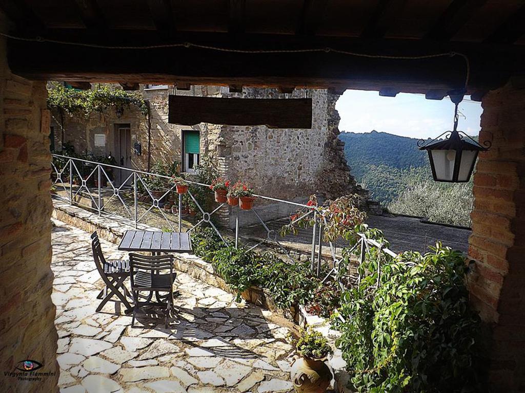 Castello Di Cisterna Aparthotel Gaglietole Exterior foto