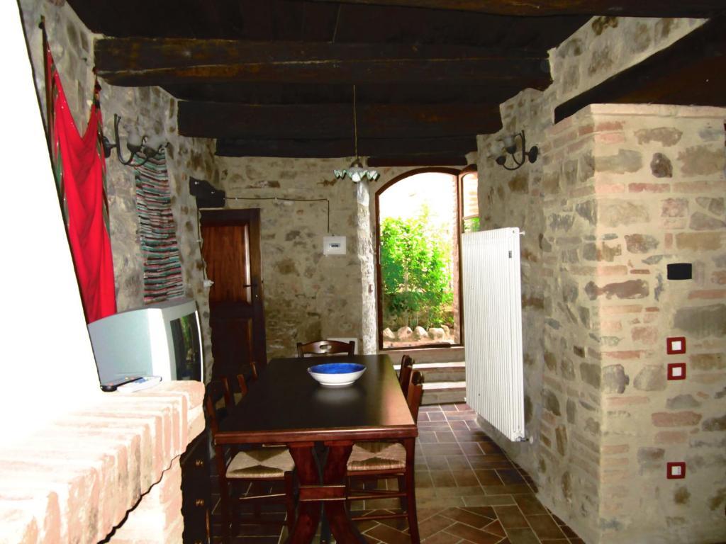 Castello Di Cisterna Aparthotel Gaglietole Exterior foto