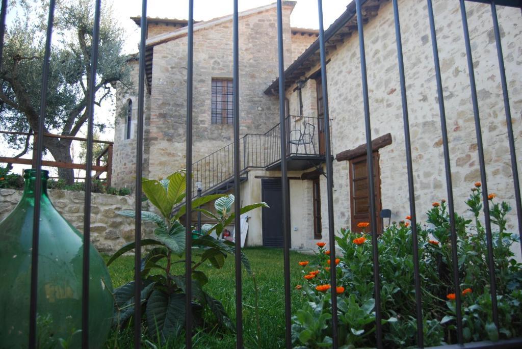 Castello Di Cisterna Aparthotel Gaglietole Exterior foto