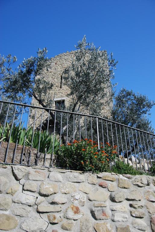 Castello Di Cisterna Aparthotel Gaglietole Exterior foto