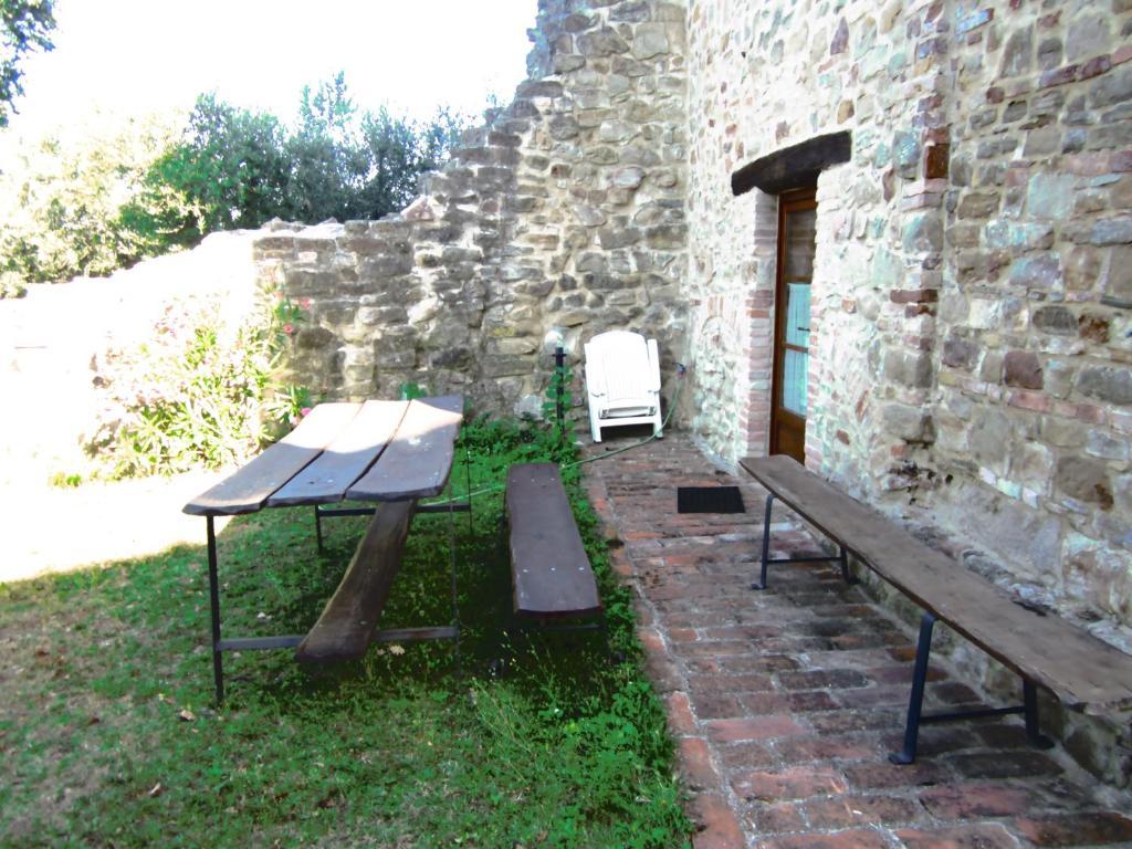 Castello Di Cisterna Aparthotel Gaglietole Exterior foto