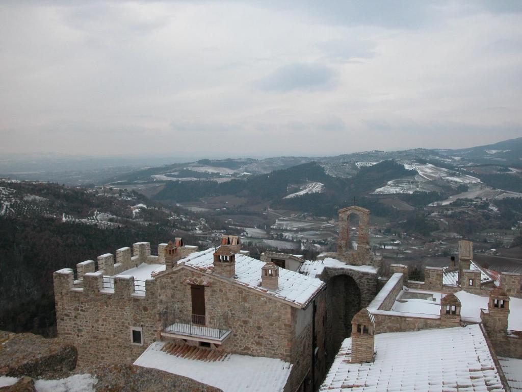 Castello Di Cisterna Aparthotel Gaglietole Exterior foto