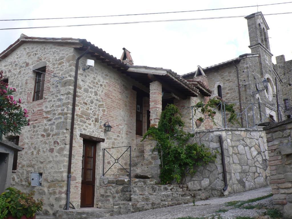 Castello Di Cisterna Aparthotel Gaglietole Exterior foto
