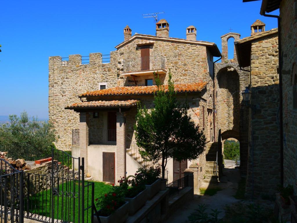 Castello Di Cisterna Aparthotel Gaglietole Exterior foto