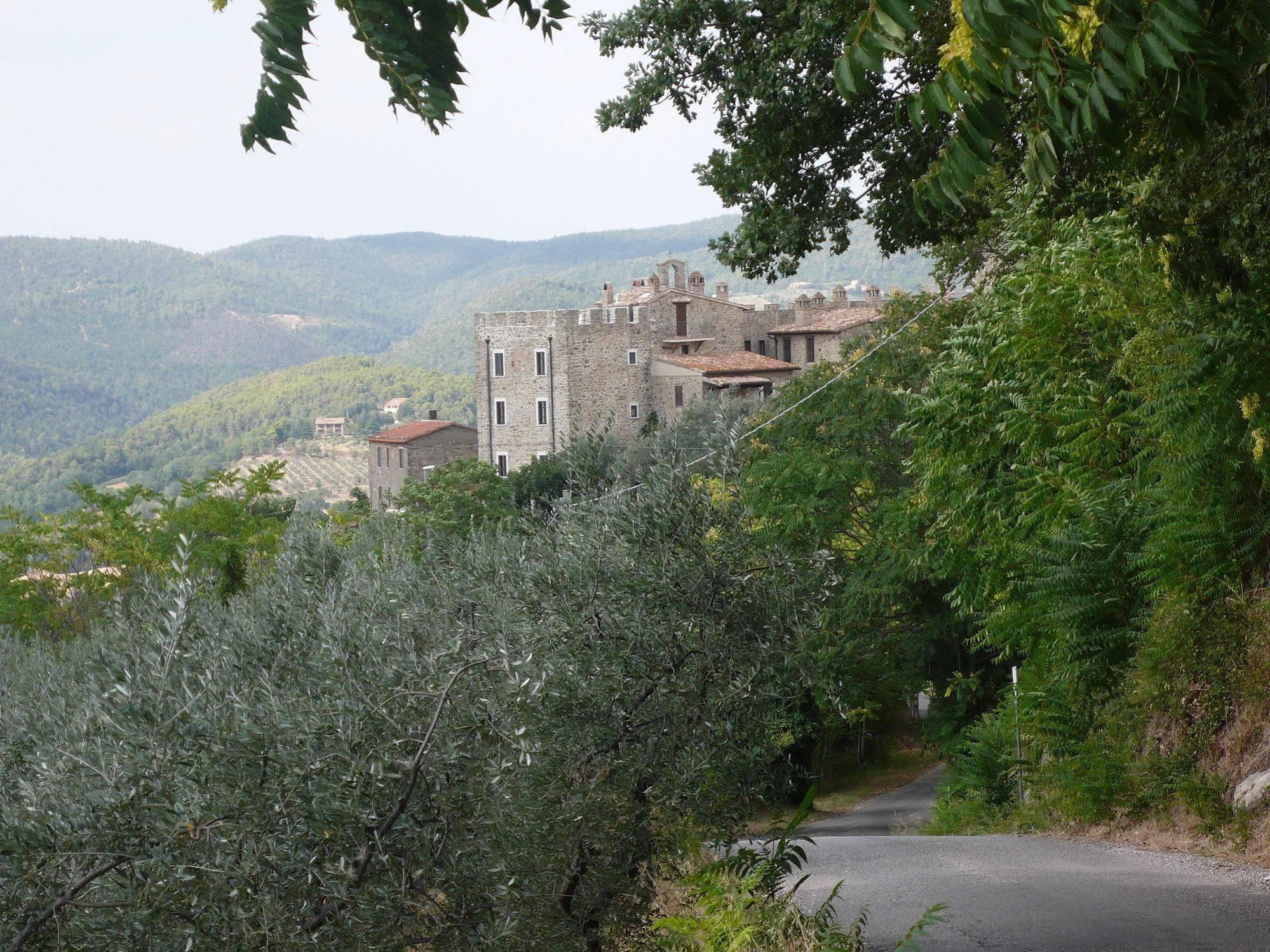 Castello Di Cisterna Aparthotel Gaglietole Exterior foto