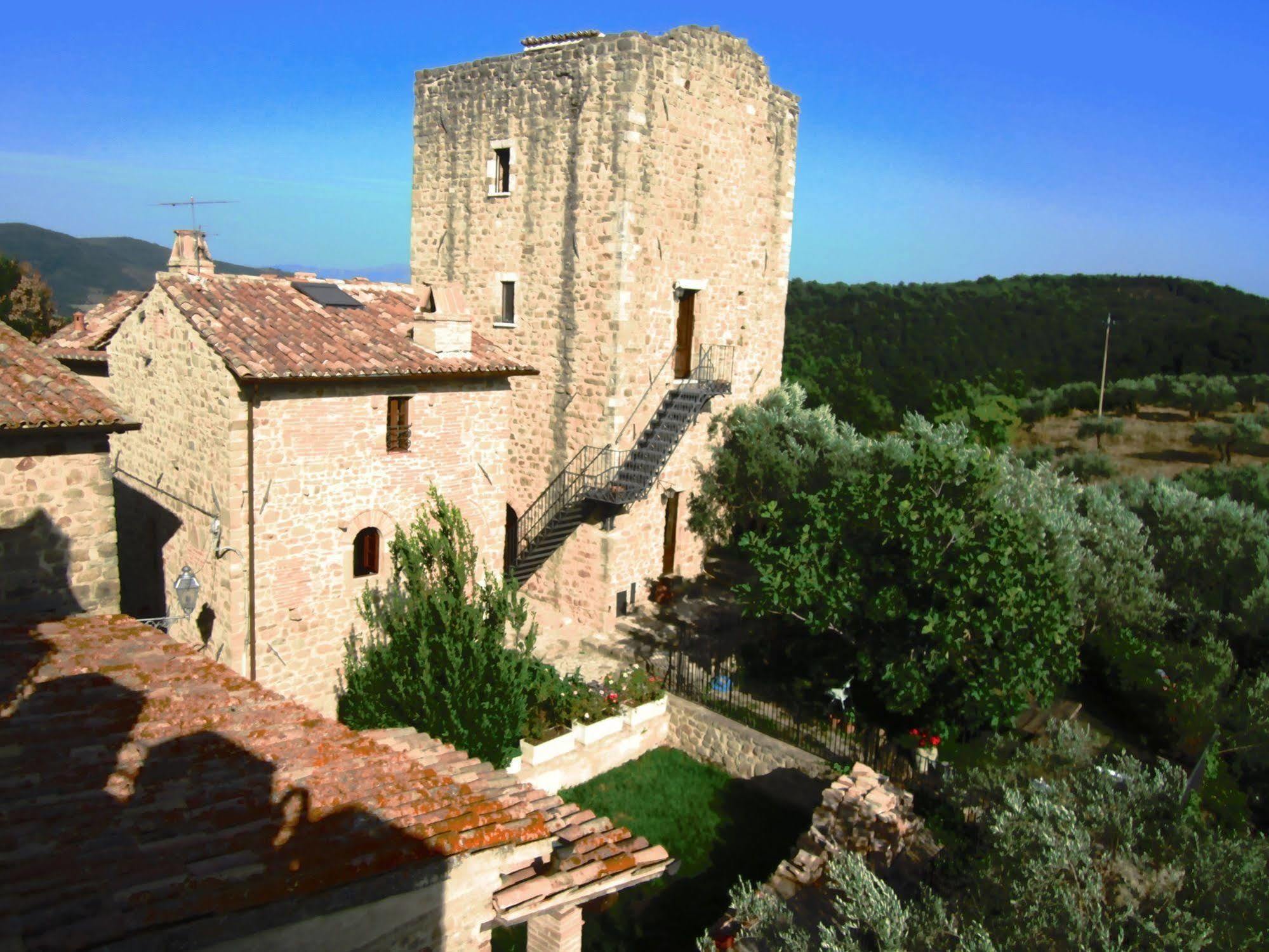 Castello Di Cisterna Aparthotel Gaglietole Exterior foto