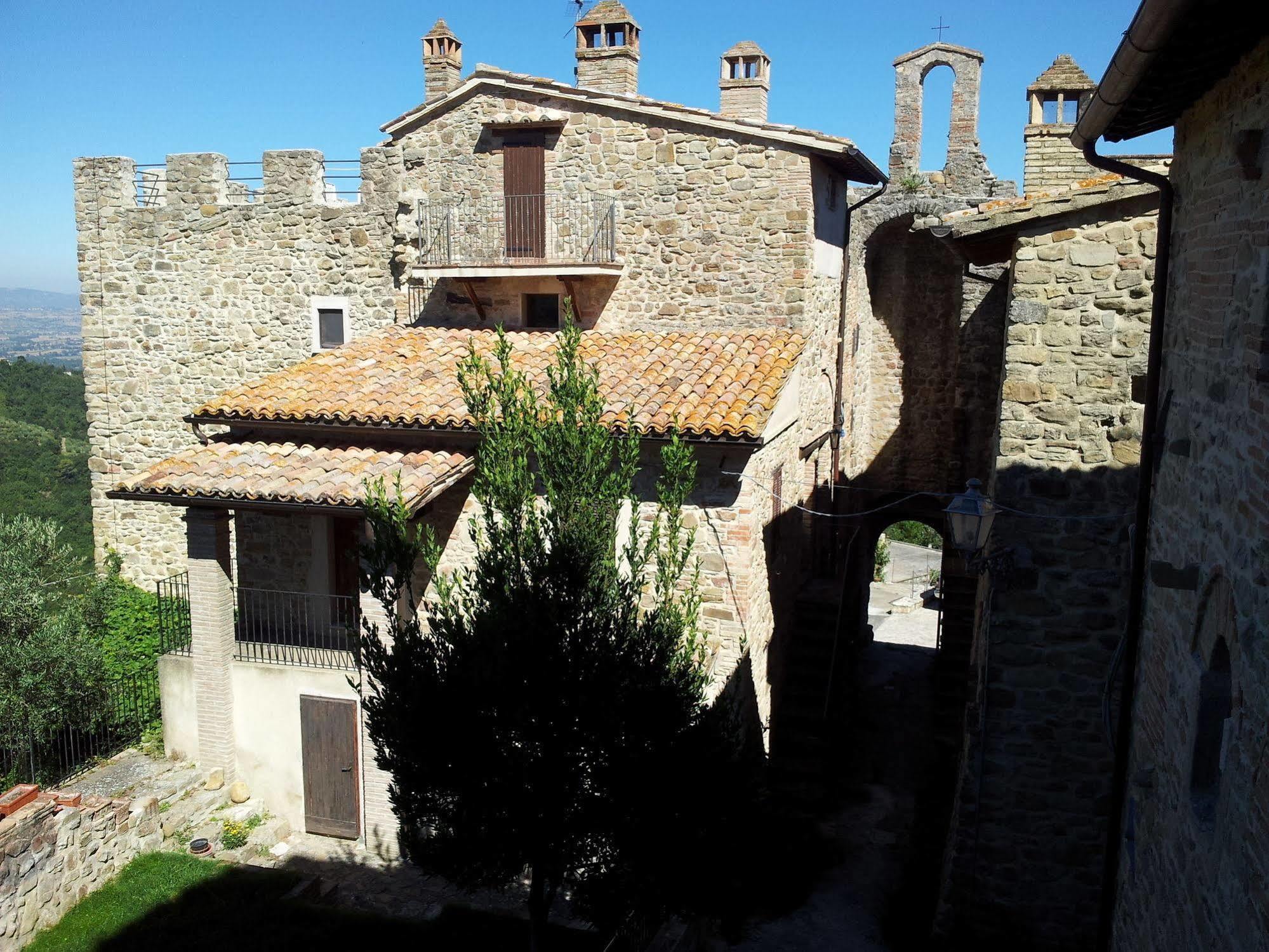 Castello Di Cisterna Aparthotel Gaglietole Exterior foto
