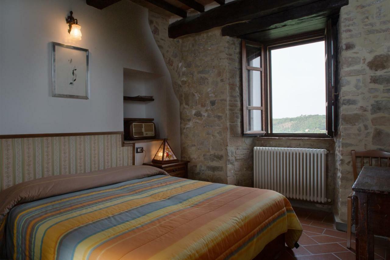 Castello Di Cisterna Aparthotel Gaglietole Exterior foto